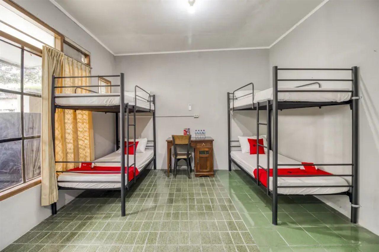 Reddoorz Hostel Near Adisucipto Airport Yogyakarta Kalasan Exterior foto